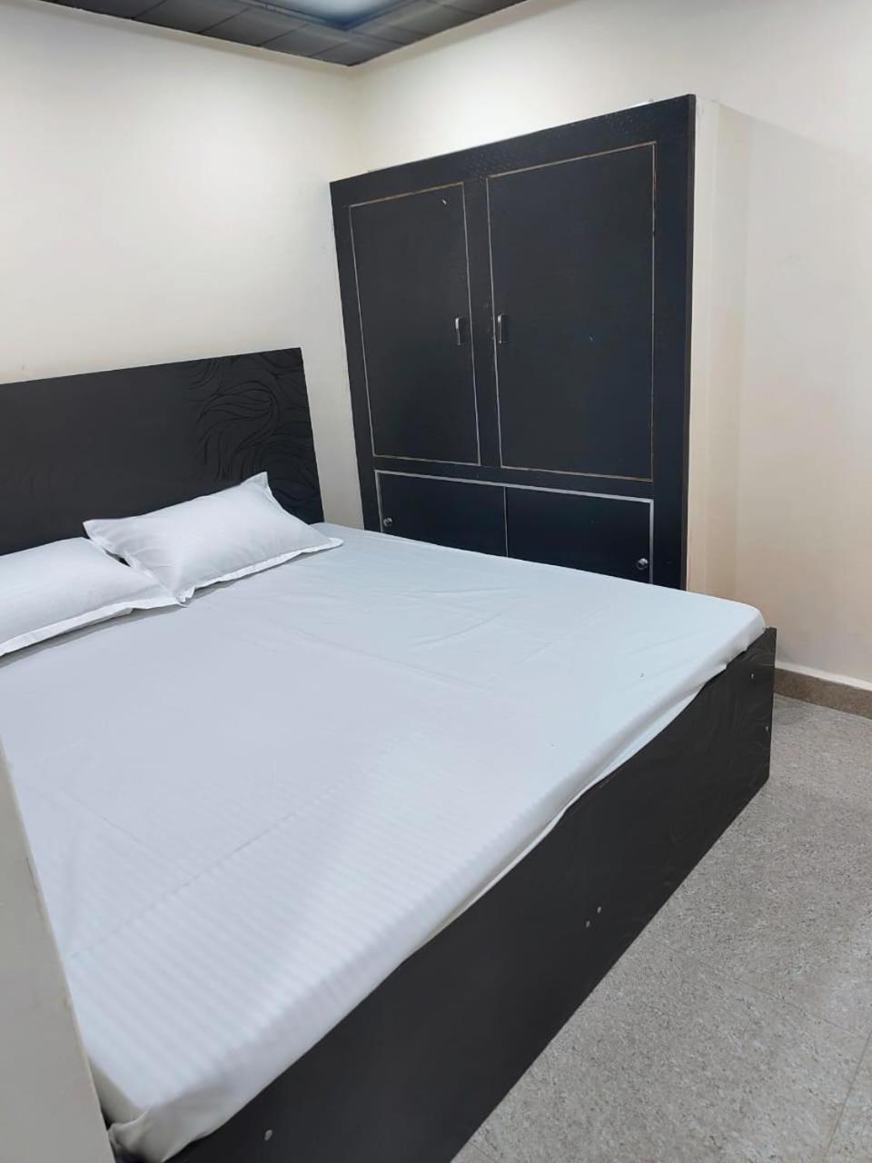 Hotel Crystal Dreams 马图拉 外观 照片